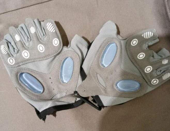 CGS0131 Glove Man